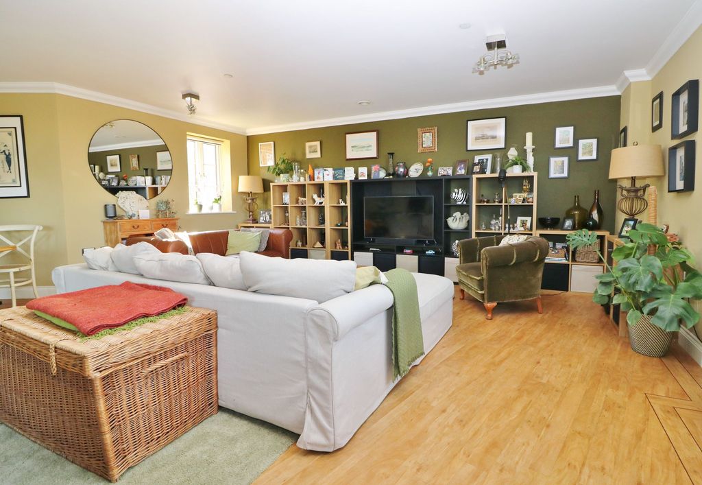 Additional image 5 of 3 bed flat for saleBotley Road, West End SO30