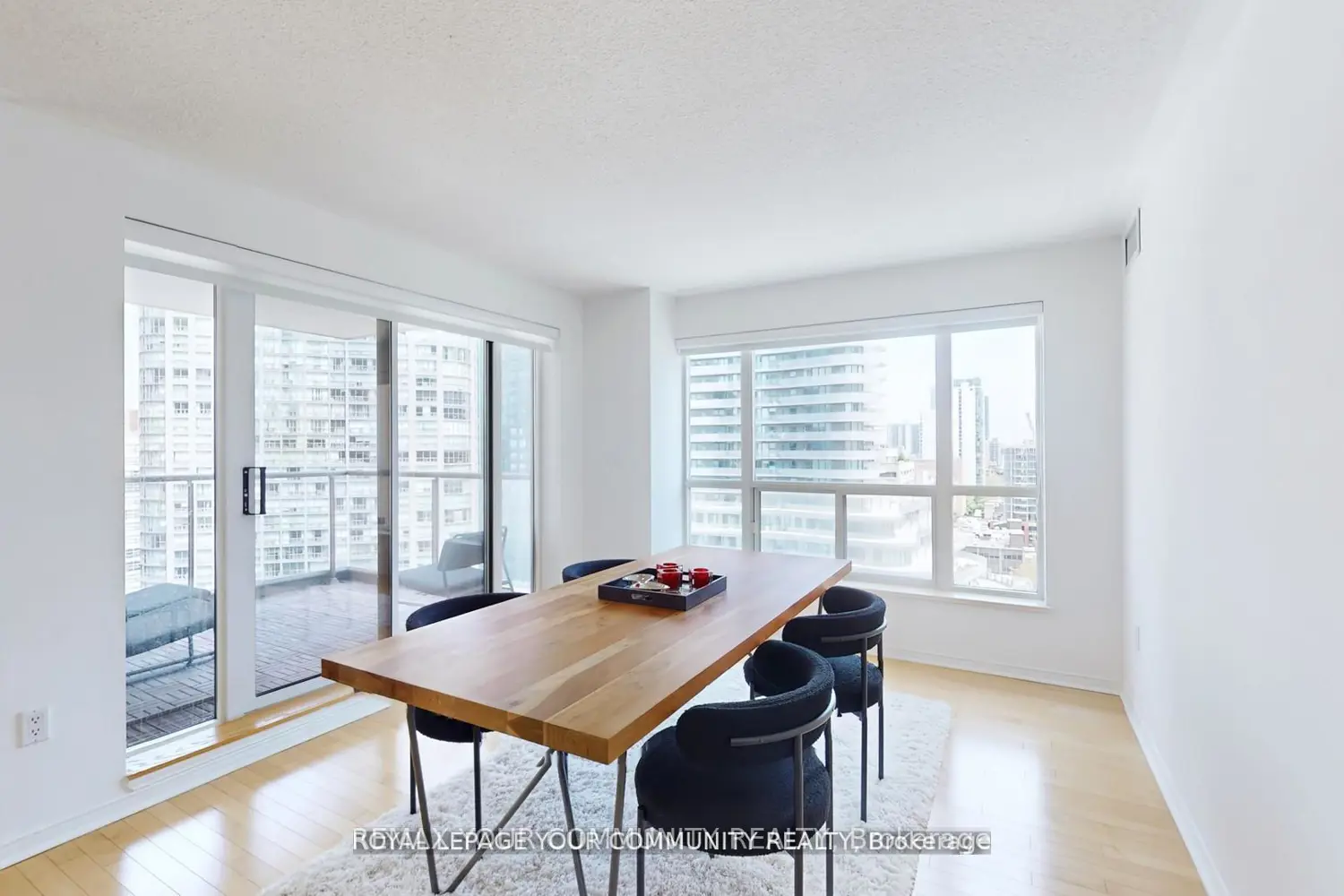 Additional image 9 of 909 Bay Street 1609