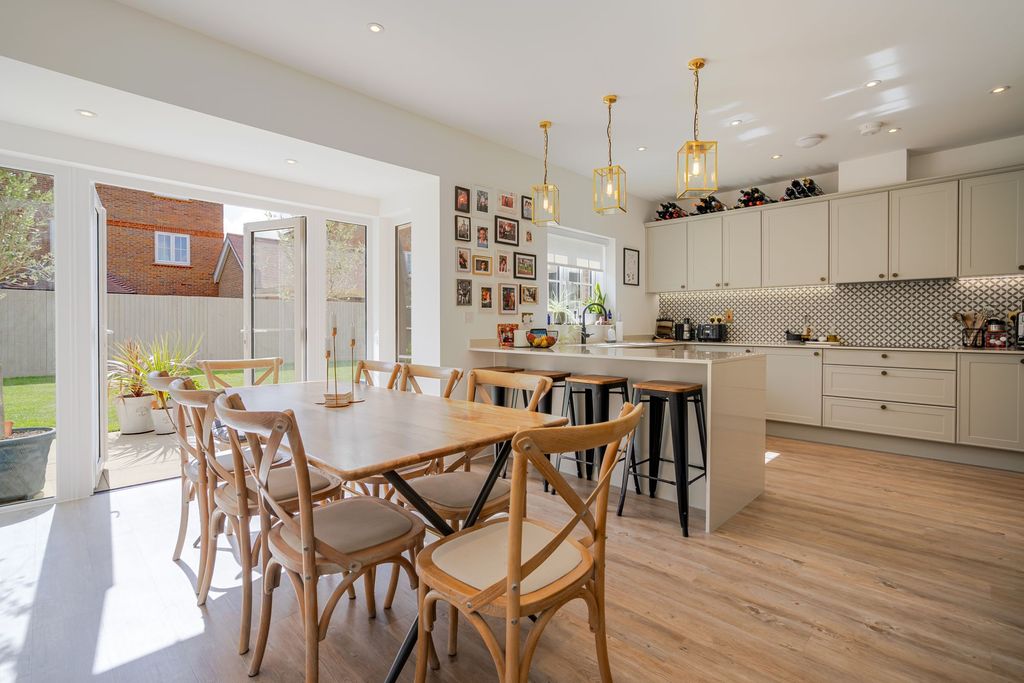 Additional image 4 of 5 bed detached house for saleMartin Avenue, Sunninghill SL5
