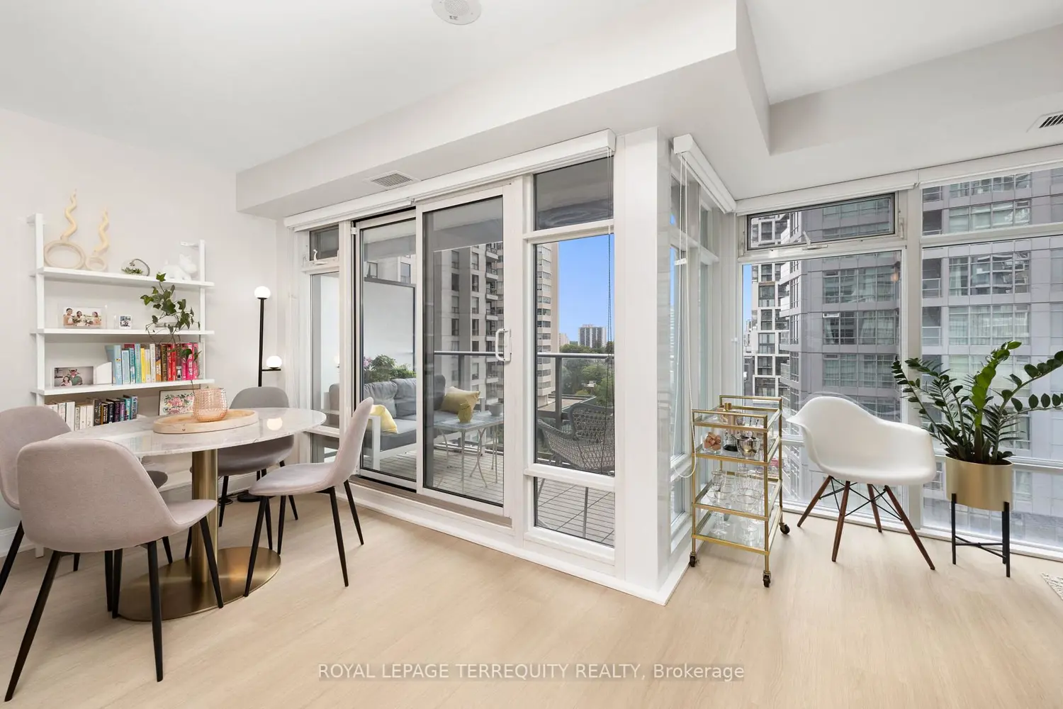 Additional image 8 of 2191 Yonge Street 1004