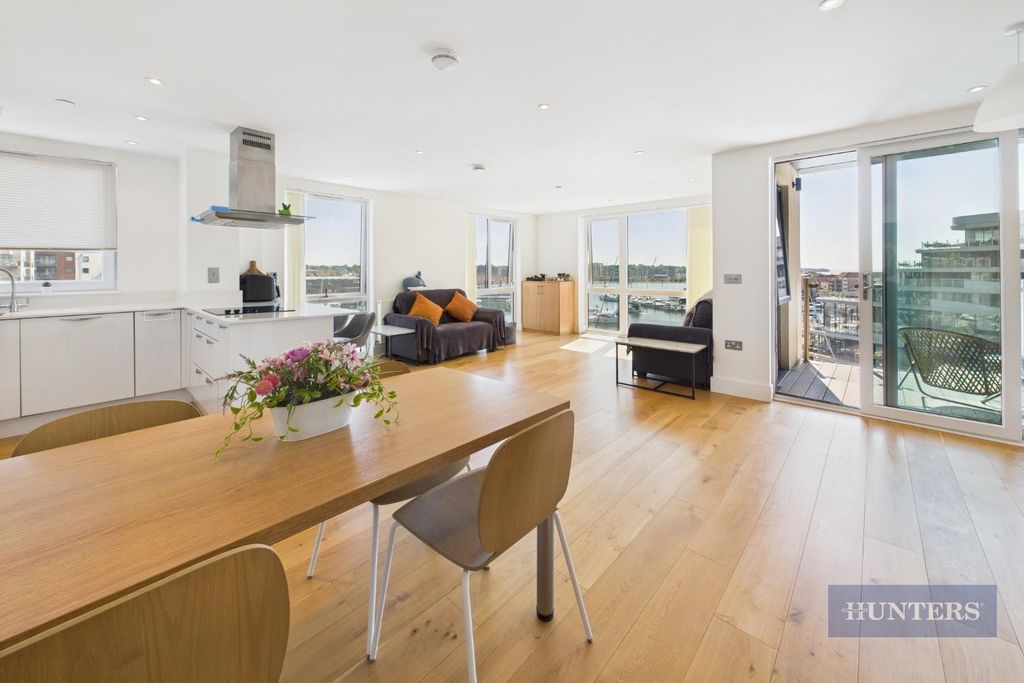 Additional image 3 of 2 bed flat for saleAlexandra Wharf, Maritime Walk, Ocean Village SO14
