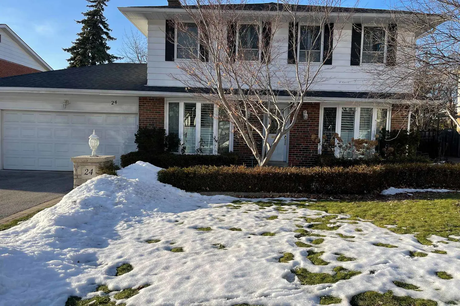 24 Meadowglade Crescent