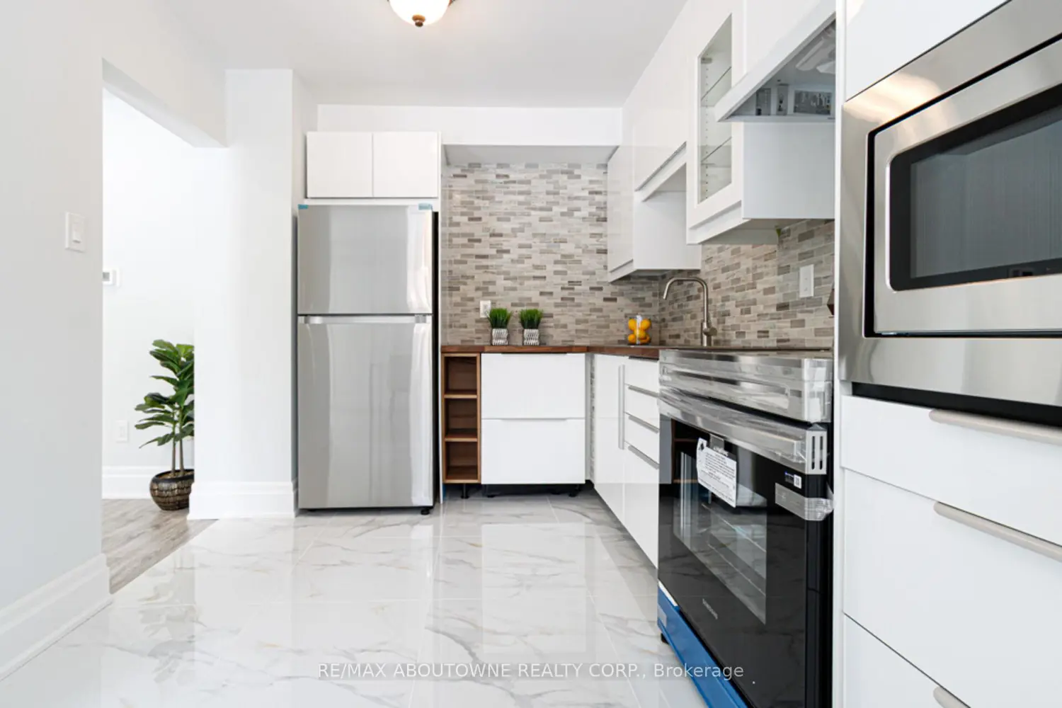 Additional image 3 of 1532 Lancaster Drive 41