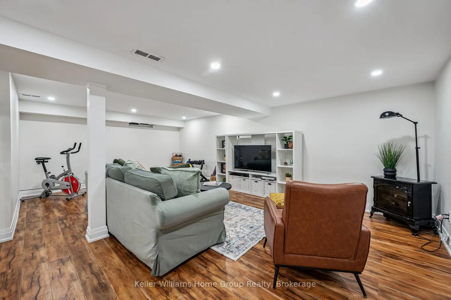 Additional image 9 of 2 Douglas Crescent, Hill