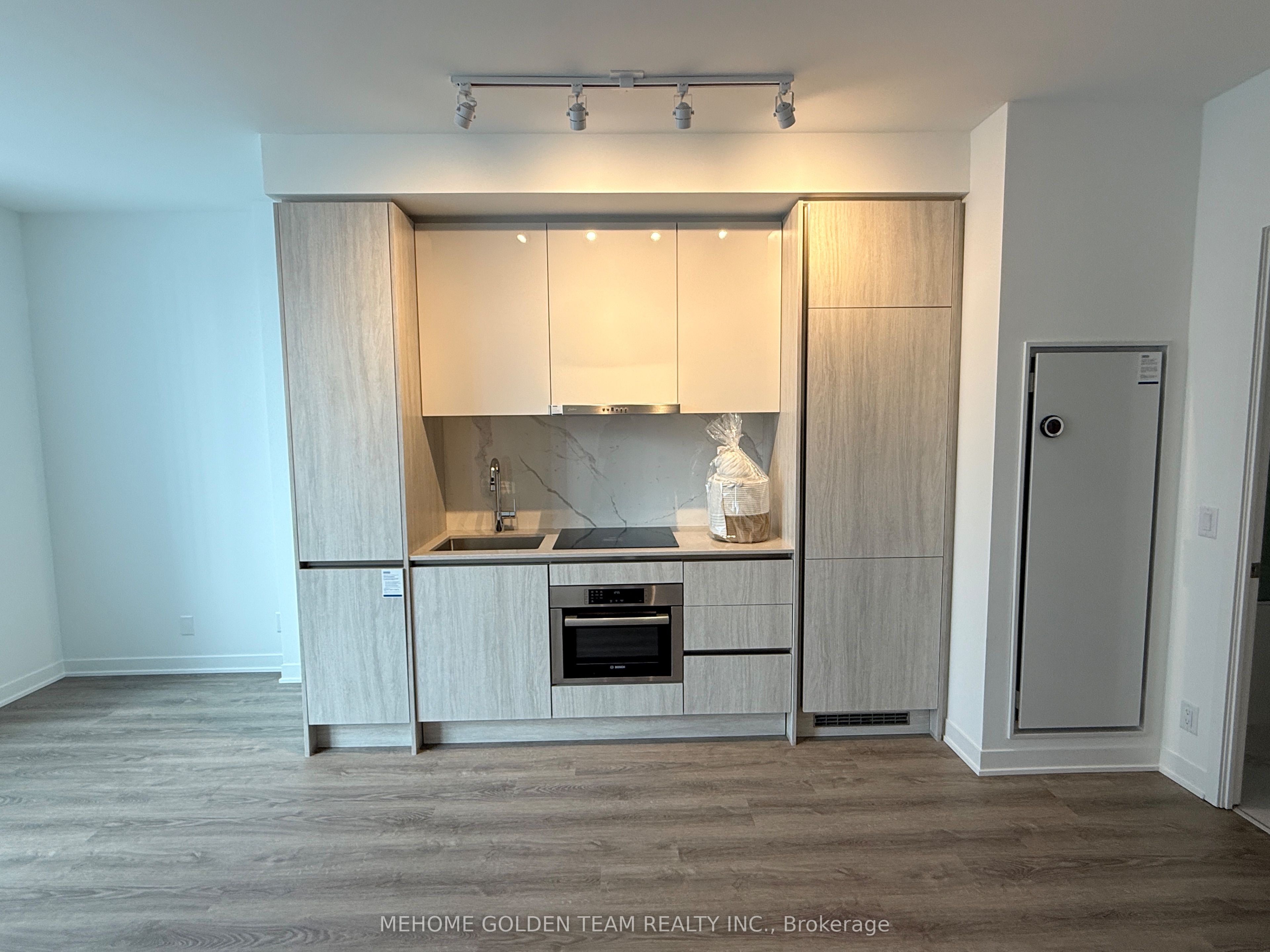 Additional image 5 of 1016-180 Front Street E, Toronto, ON, M5A 0K9