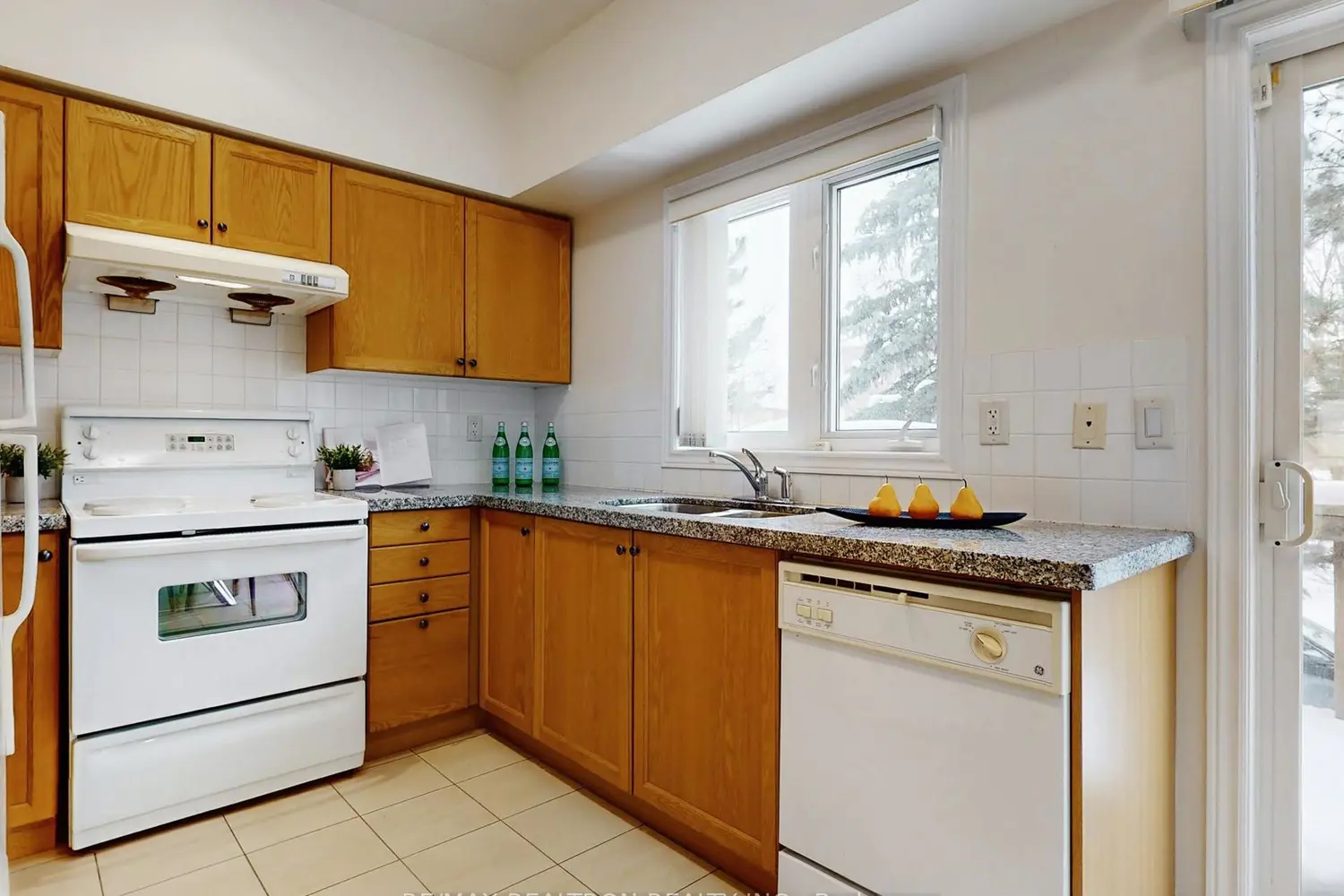 9133 Bayview Avenue 12 photo 5