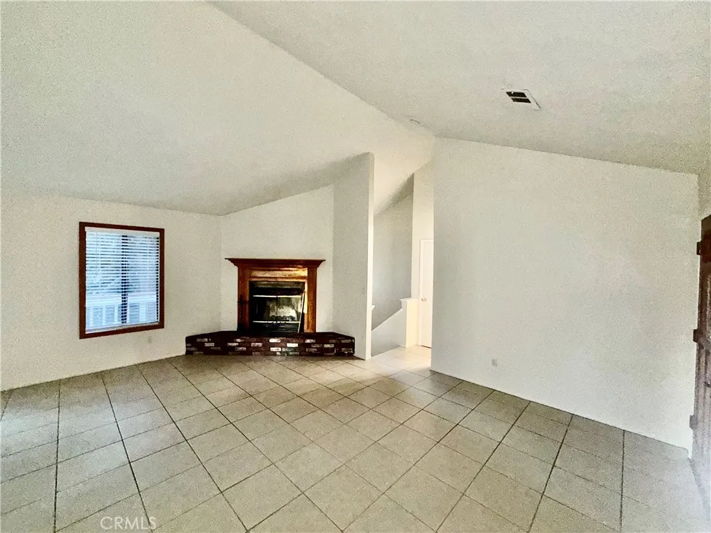 Additional image 3 of 28282 Larchmont Ln, Lake Arrowhead, CA 92352