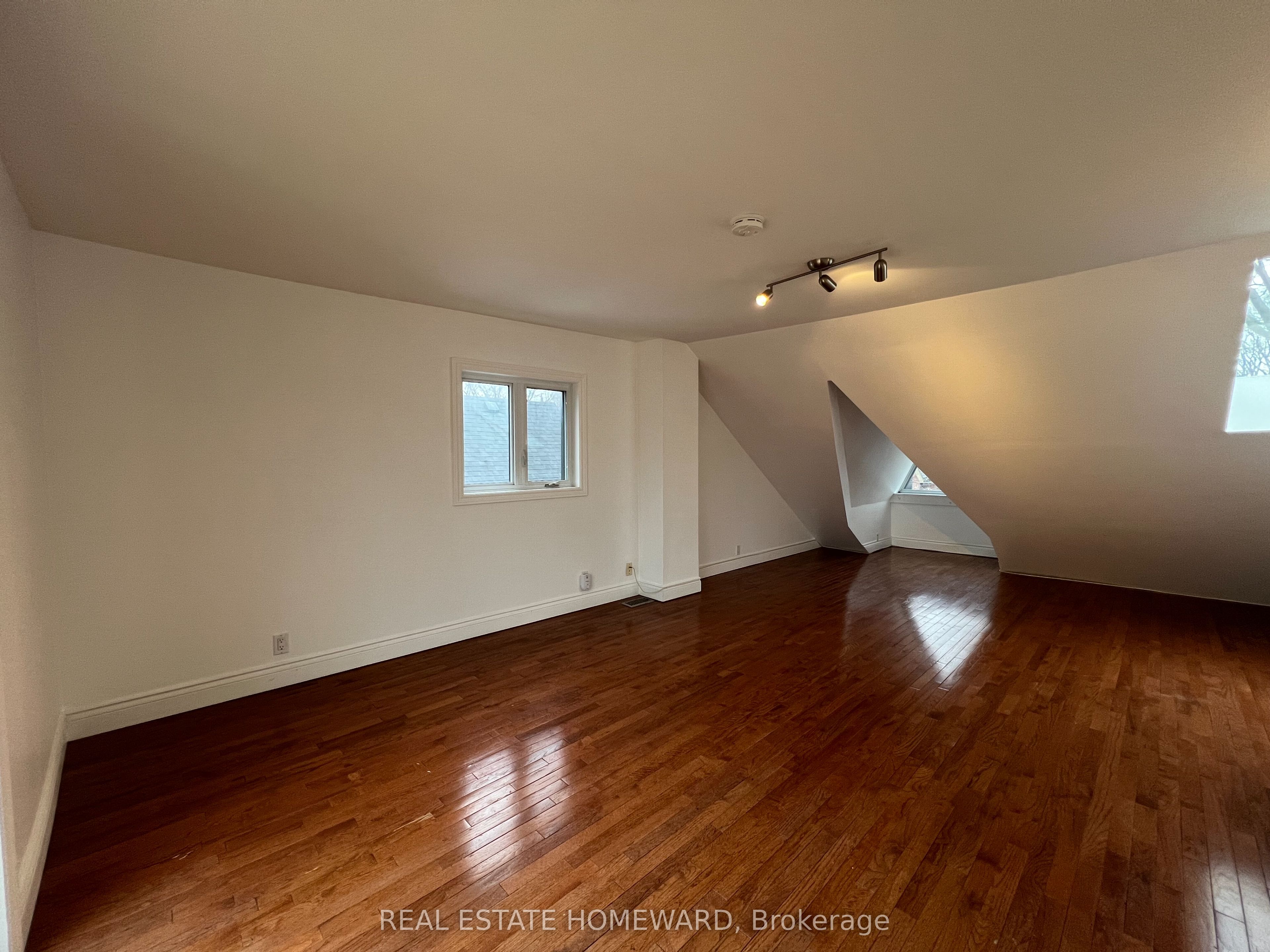 Additional image 2 of Upper-220 Pape Avenue, Toronto, ON, M4M 2V8