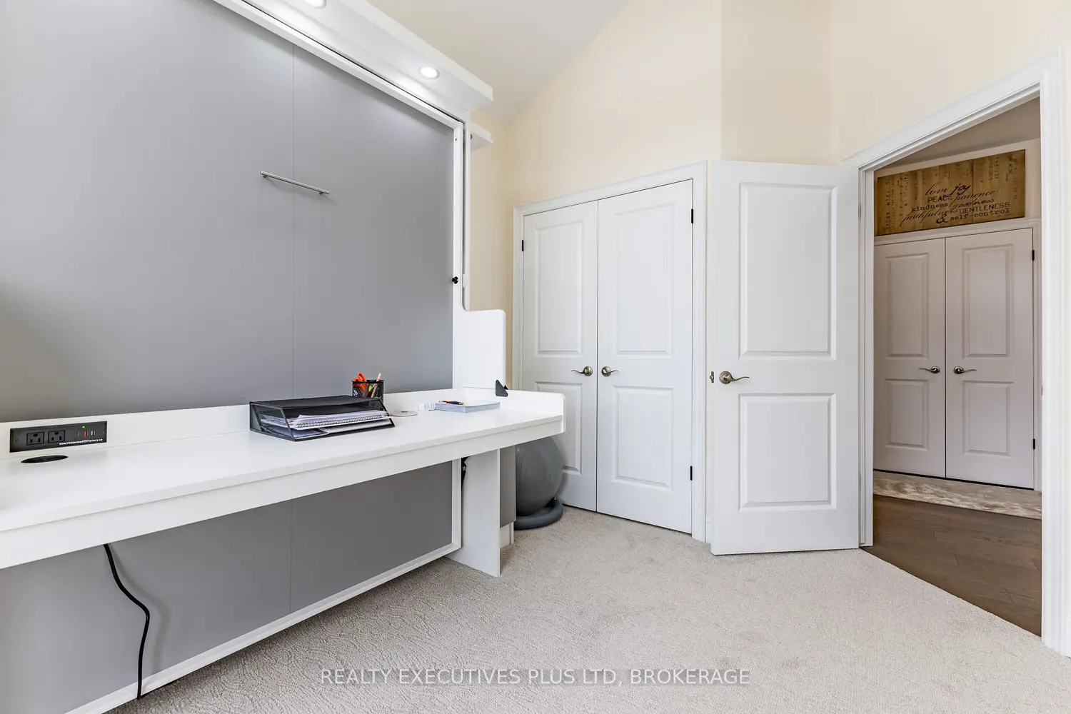 Additional image 7 of 504 Royal Ridge Court