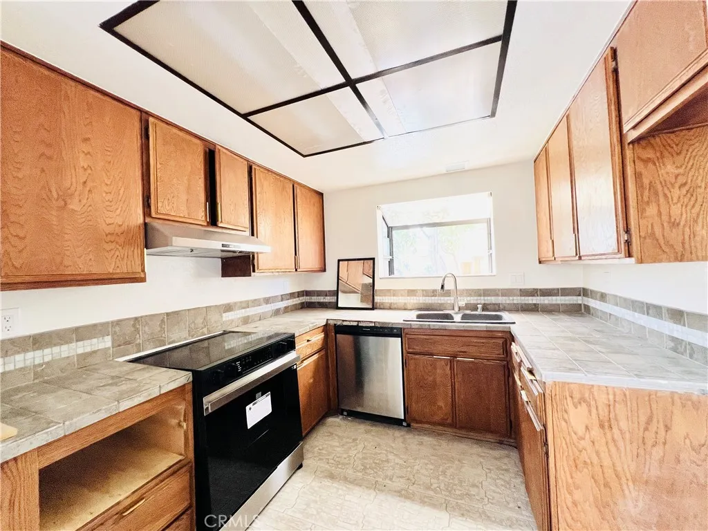 Additional image 6 of 2022 S Bon View Avenue Unit D, Ontario, CA 91761