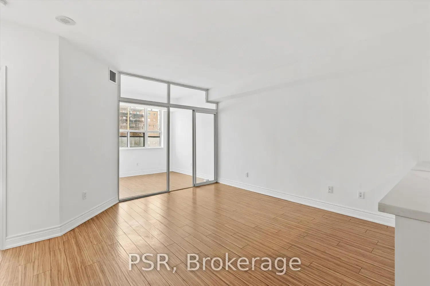 Additional image 11 of 7378 Yonge Street 103