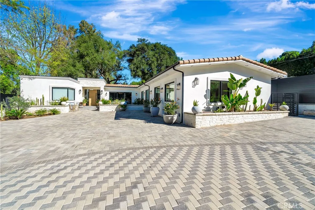 Additional image 3 of 19225 Rosita St, Tarzana, CA 91356