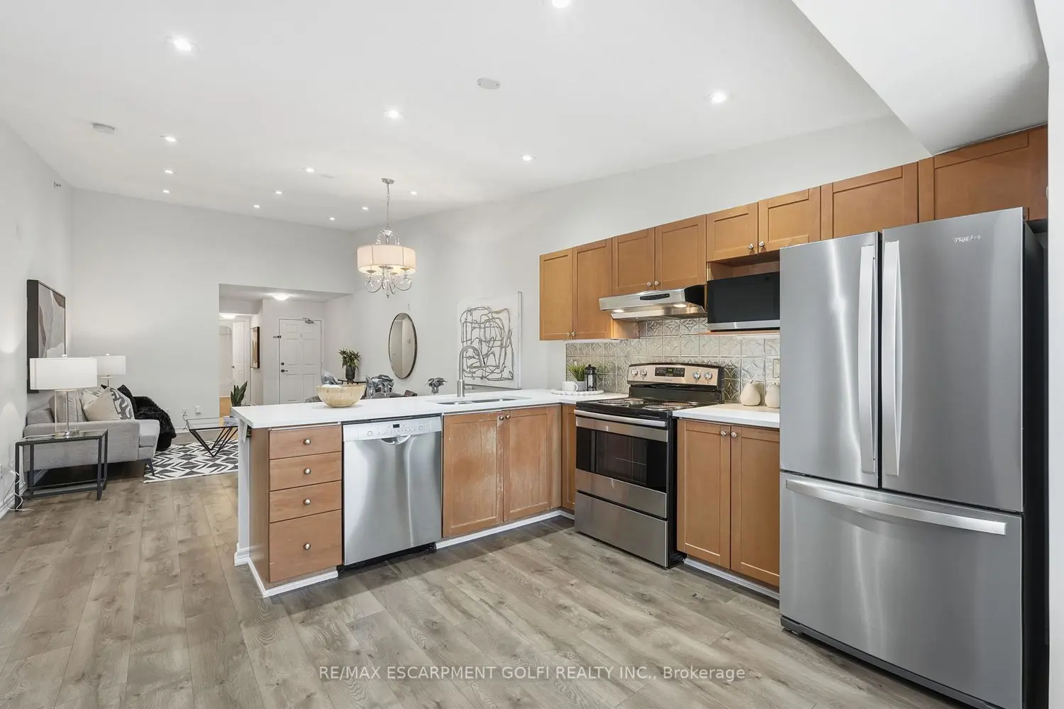 Additional image 8 of 2035 Appleby Line 411