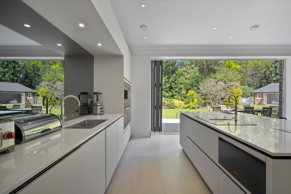 Additional image 3 of 6 bed detached house for saleHorsegate Ride, Ascot, Berkshire SL5