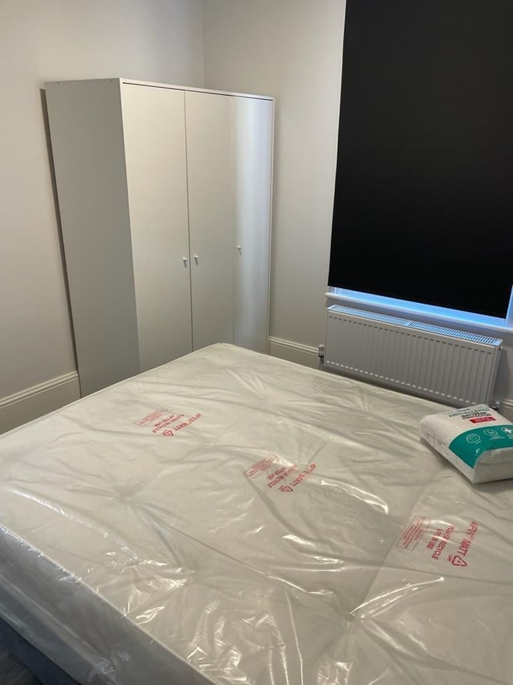 Additional image 2 of Studio Flat, Robertson St, SW8, SW8 3SH