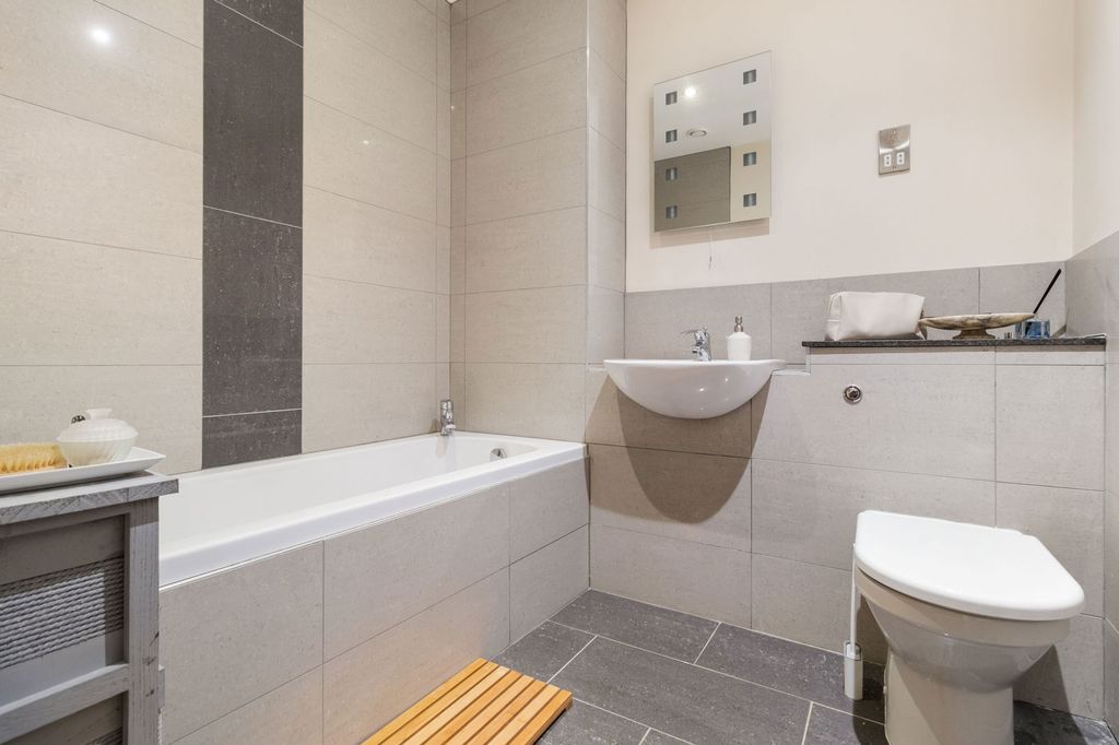 Additional image 11 of 2 bed flat for saleAlbert Road North, Great Malvern, Worcestershire WR14