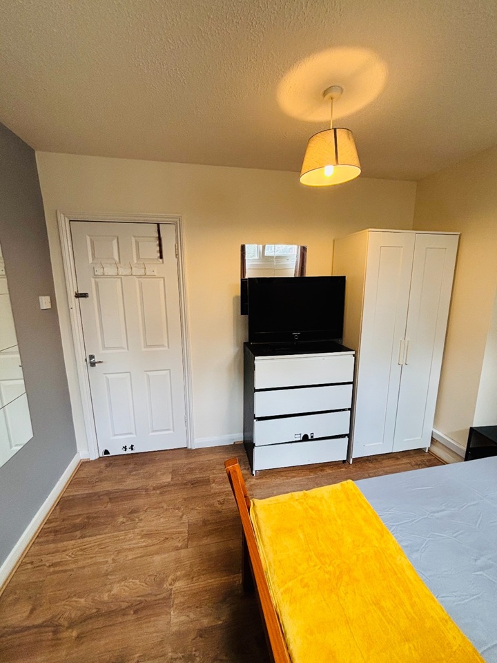 Additional image 2 of Room in a Shared Flat, Stunning Double Room In Clapham/Batt, SW11, N1 7GU