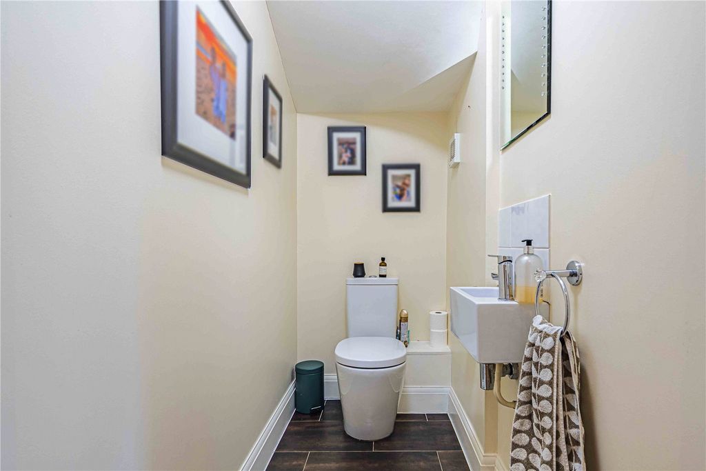 Additional image 17 of 4 bed detached house for saleDunstable Road, Caddington, Central Bedfordshire LU1