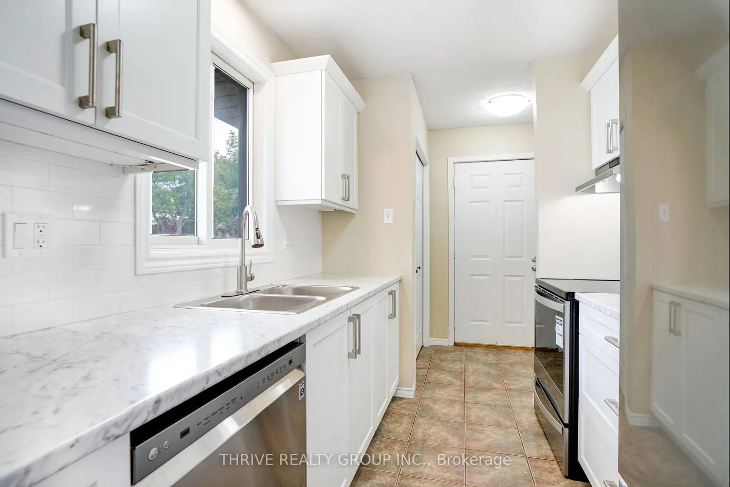 897 Thistledown Way photo 5