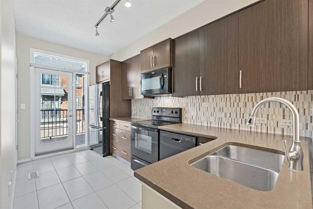 Additional image 3 of 306 Ascot Circle SW, Calgary, AB, T3H0X2