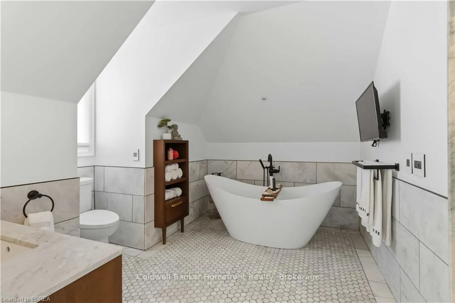 Additional image 9 of 8 Tutela Heights Road