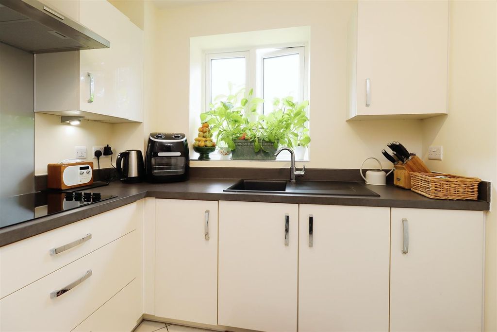 Additional image 10 of 1 bed flat for saleSummerfield Place, 117 Wenlock Road, Shrewsbury SY2