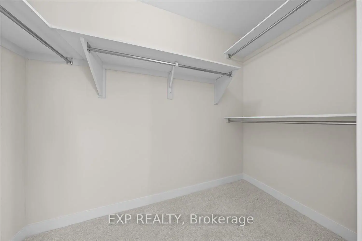 Additional image 5 of 614 Tobiano Private