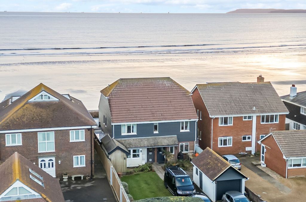 3 bed flat for saleMarine Drive West, West Wittering PO20