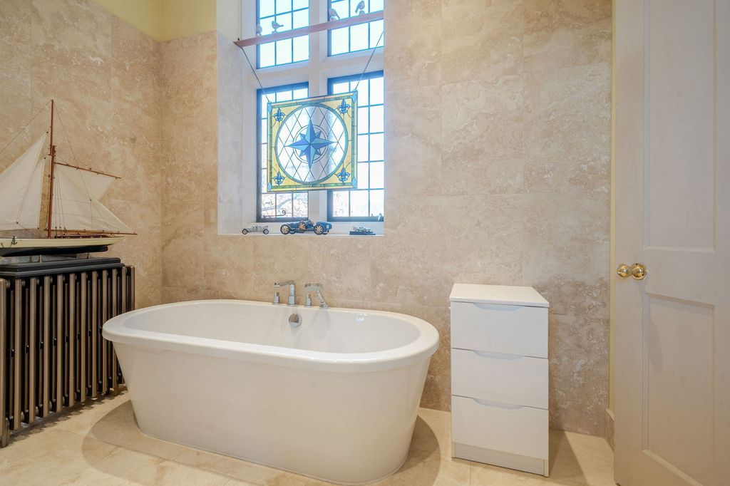 Additional image 9 of 2 bed flat for saleKings Drive, Midhurst GU29