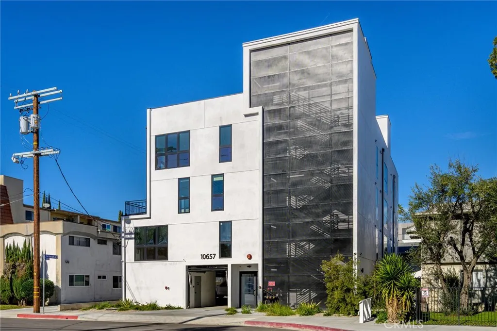 Additional image 2 of 10657 Moorpark Street Unit 201, North Hollywood, CA 91602