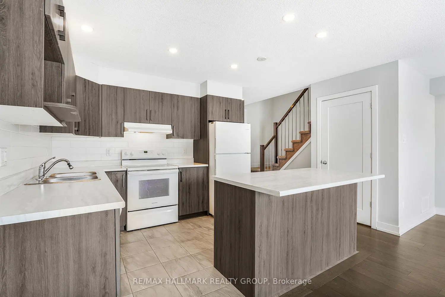 Additional image 5 of 877 Platinum Street