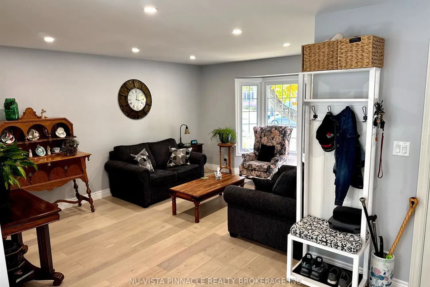 1446 Aldersbrook Road photo 2