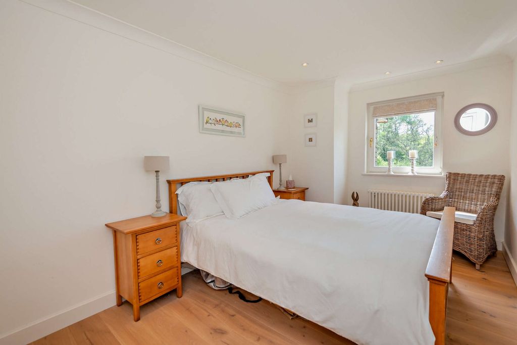 Additional image 9 of 6 bed detached house for saleHorris Hill, Newtown Road, Newbury, Berkshire RG20