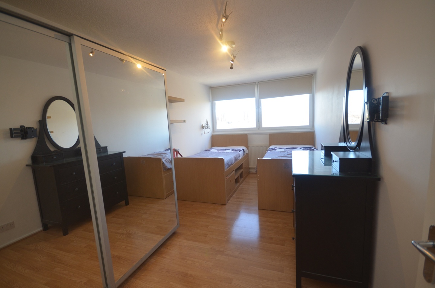 Additional image 9 of 2 Bed Flat, Compton House, SW11, N1 7GU