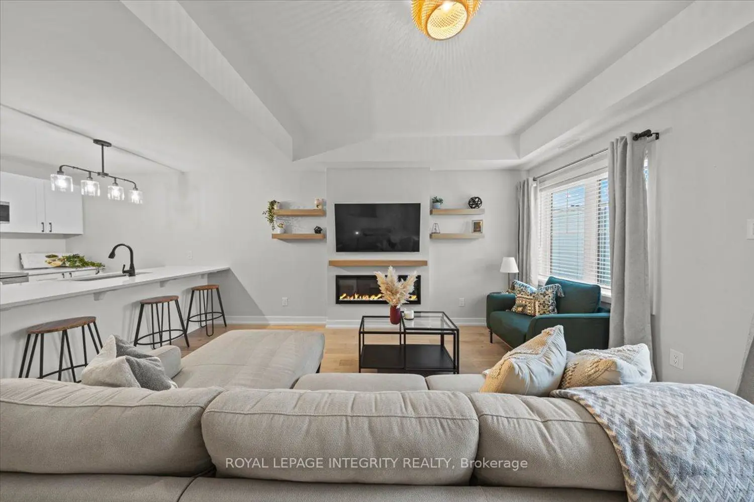 Additional image 3 of 705 Chromite Private