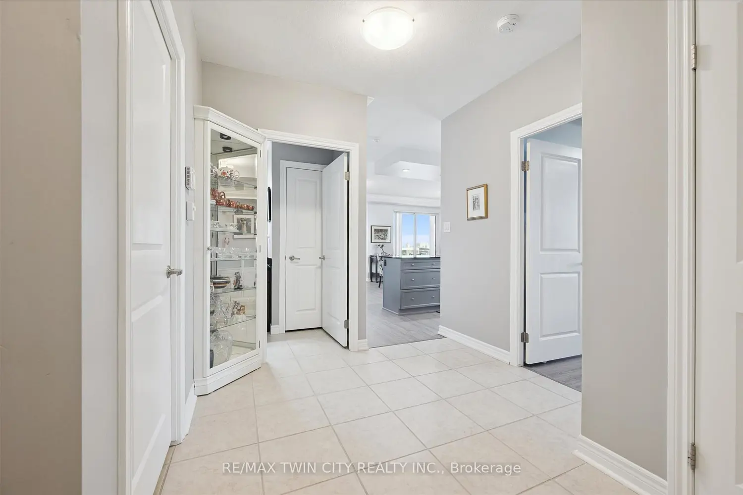 539 Belmont Avenue 809 photo 4