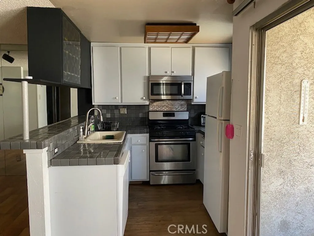 Additional image 10 of 18530 Hatteras Street Unit 218, Tarzana, CA 91356