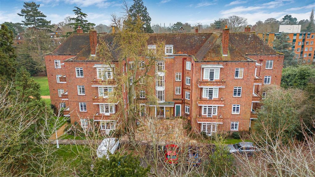 3 bed flat for saleManor Court, Pinehurst, Grange Road, Cambridge CB3