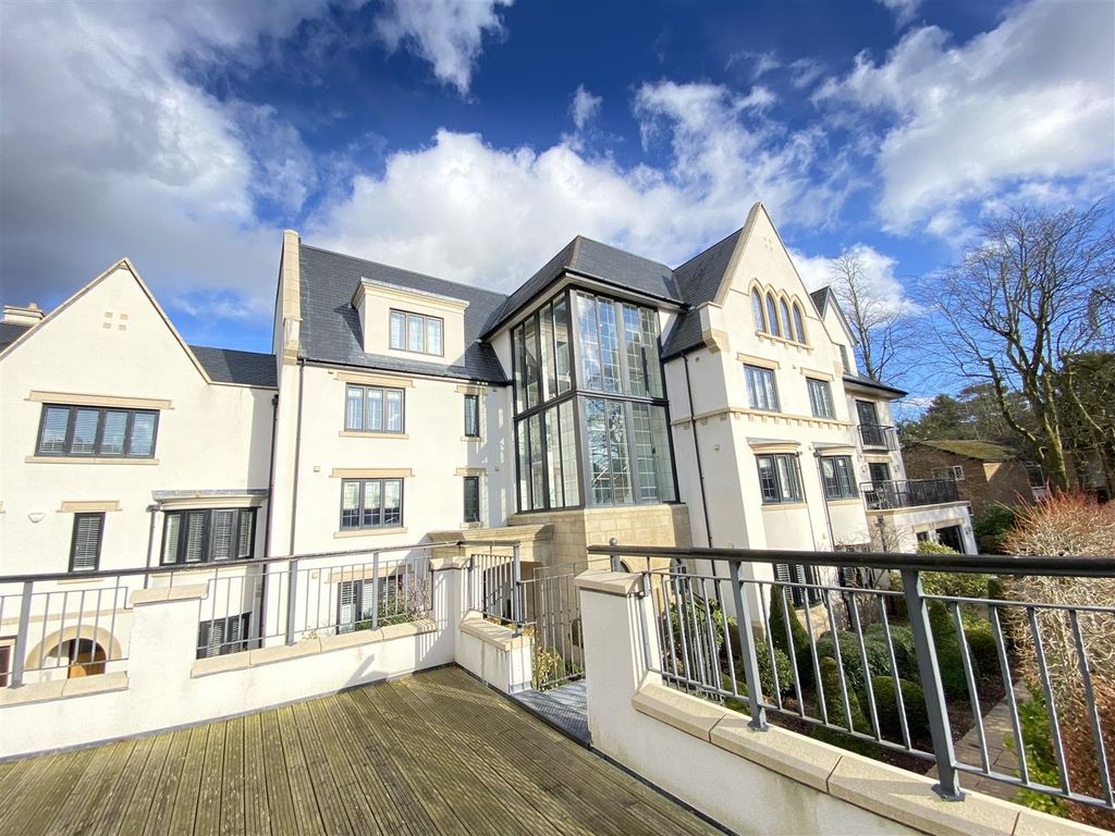 3 bed flat for saleBrook Lane, Alderley Edge SK9