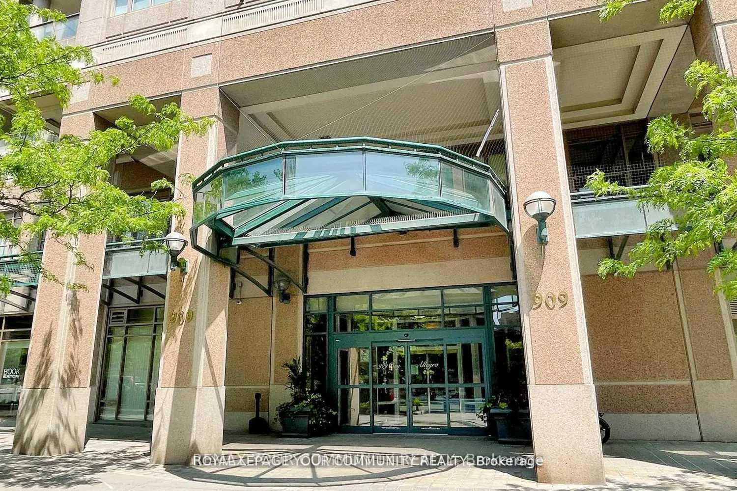 Additional image 3 of 909 Bay Street 1609