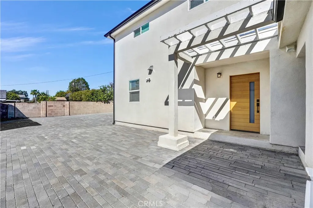 Additional image 3 of 18221 Chatsworth St Unit A, Northridge, CA 91326