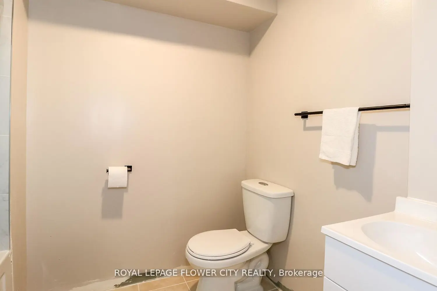 Additional image 19 of 54 Southwoods Crescent 72