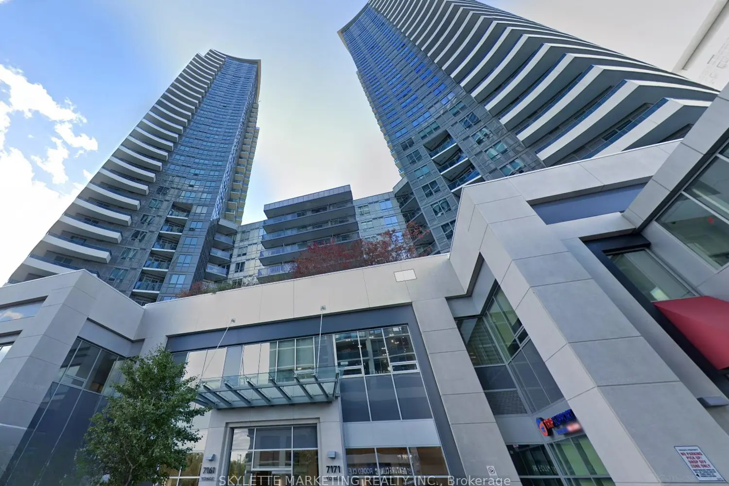 7161 Yonge Street 1427