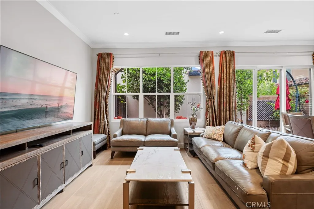 Additional image 18 of 114 Guinness, Irvine, CA 92620