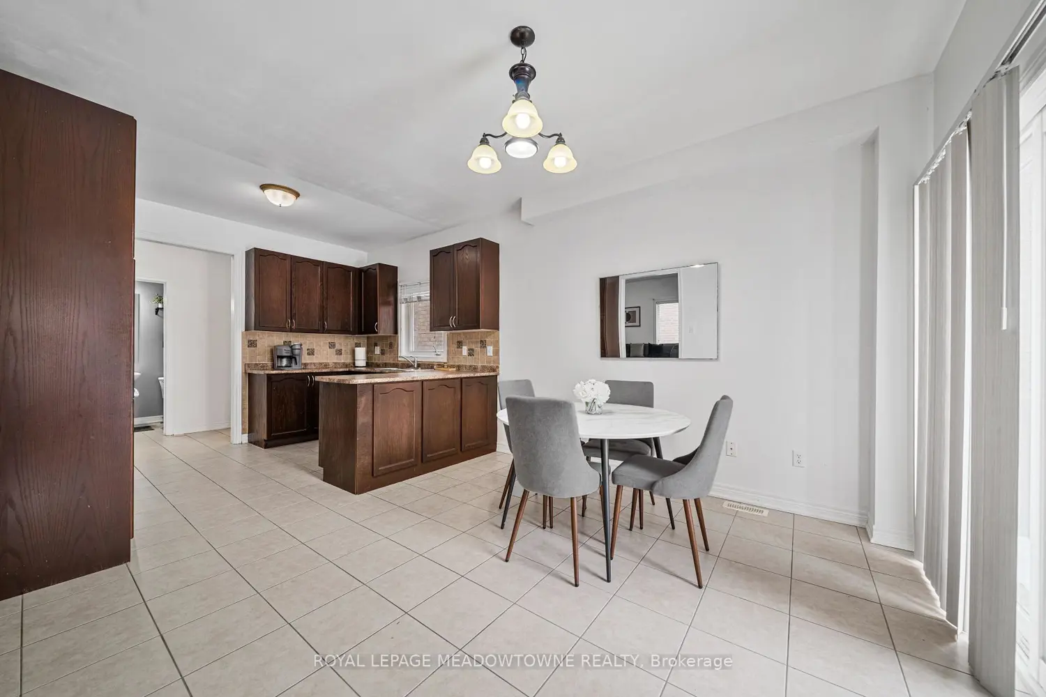 Additional image 11 of 15 New Hampshire Court