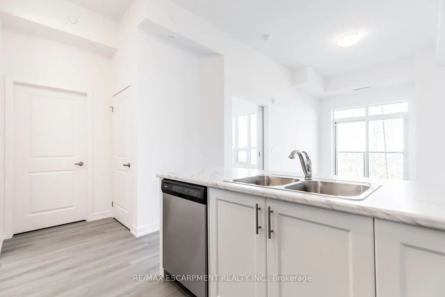 Additional image 6 of 5055 Greenlane Road 611