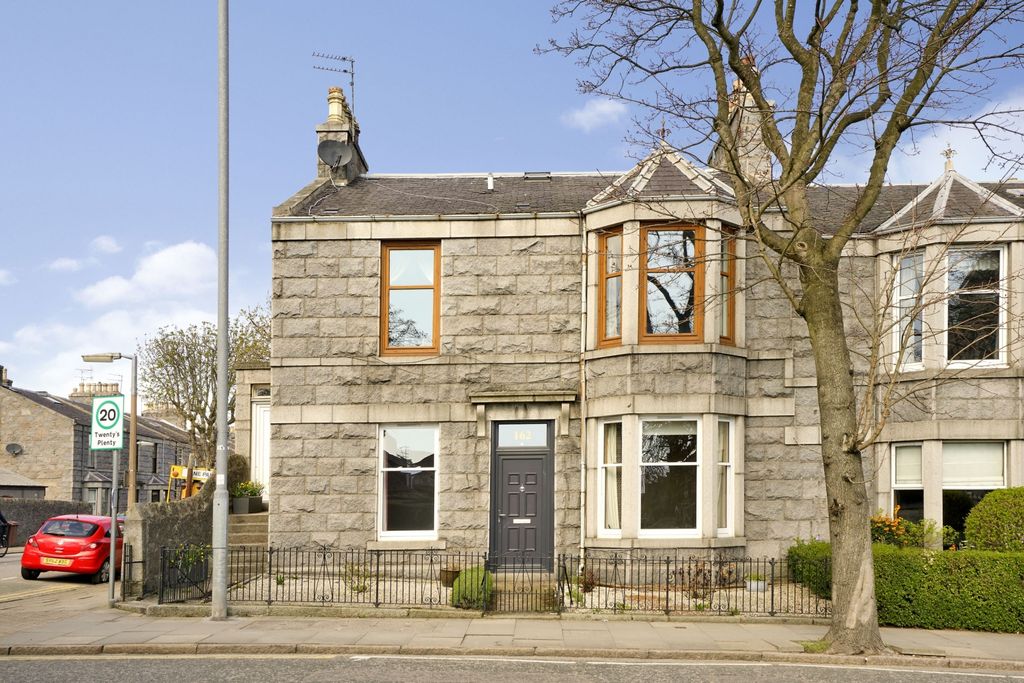 Additional image 2 of 3 bed flat for sale162 Mid Stocket Road, Aberdeen AB15