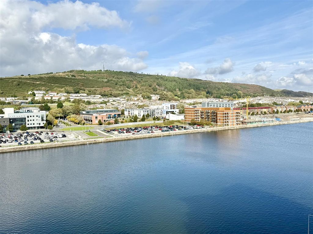 2 bed flat for saleSouth Quay, Kings Road, Marina, Swansea SA1