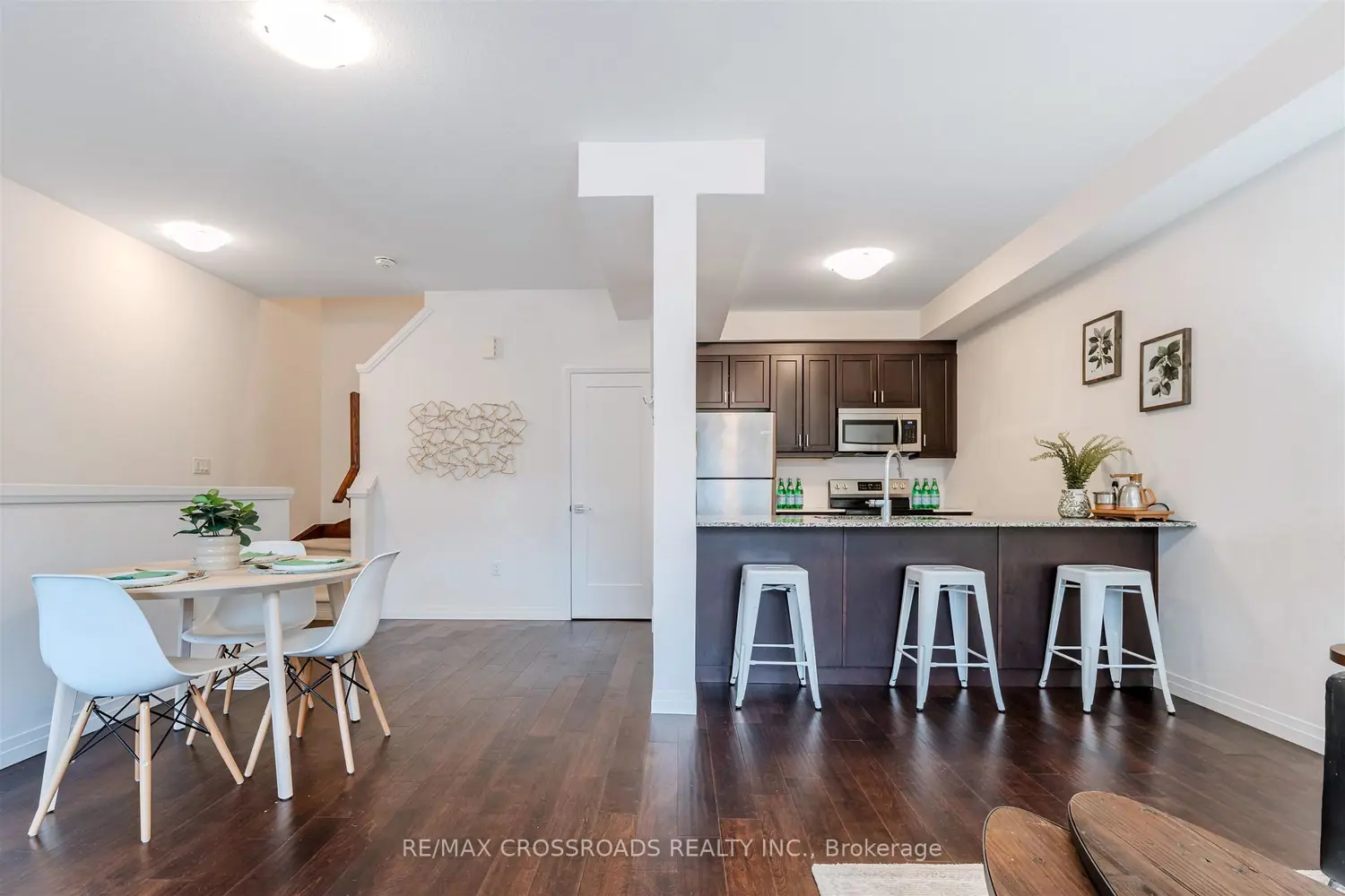 Additional image 4 of 4 Near Lane