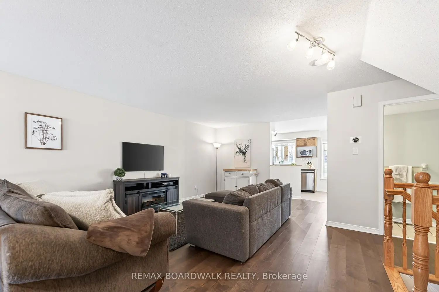 70 Edenvale Drive 165 photo 3